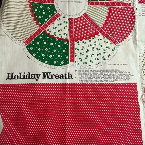 Vintage Lot Cut and Sew Festive Crafts - Wreath, Santa’s Stockings and Apron - Picture 12 of 14